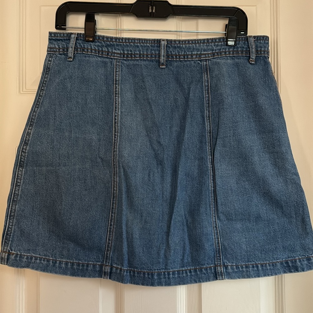Old Navy A-Line Button-Front Denim Skirt - Picture 3 of 4